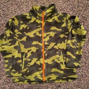 HIGHLAND size 5/6 kids camo zip up fleece sweatshirt